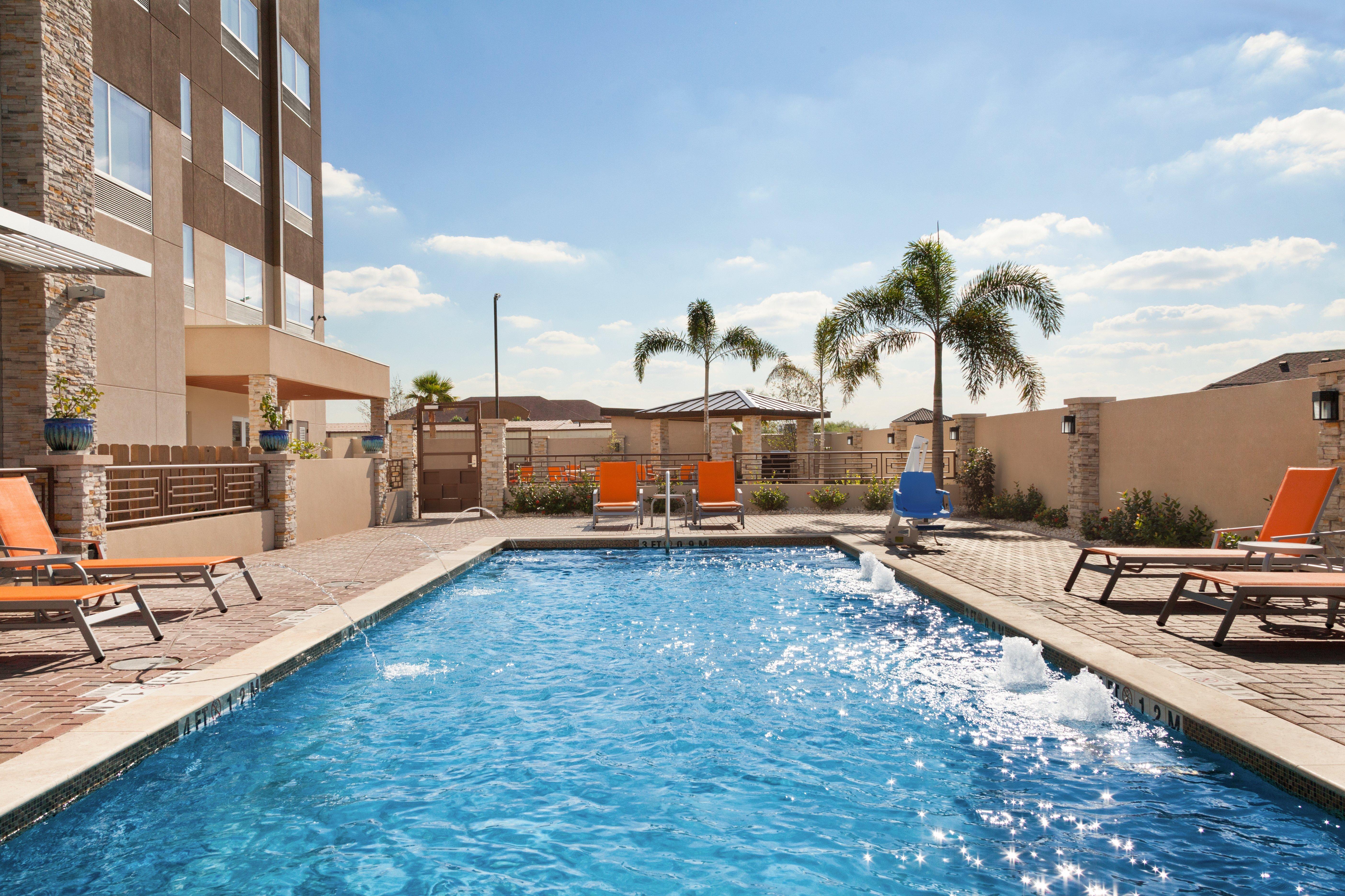 Holiday Inn Express & Suites Edinburg- Mcallen Area, An Ihg Hotel Exterior photo