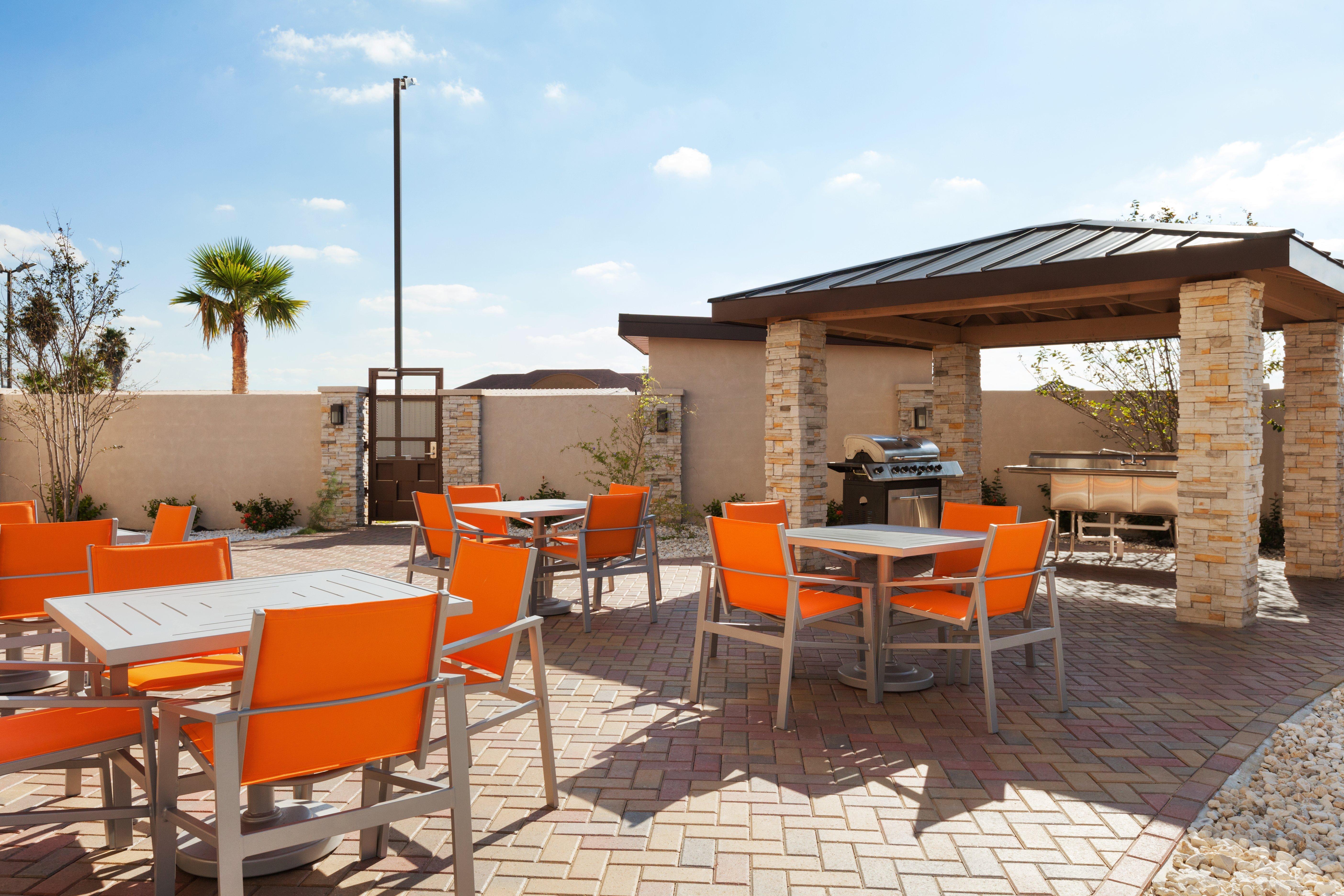 Holiday Inn Express & Suites Edinburg- Mcallen Area, An Ihg Hotel Exterior photo